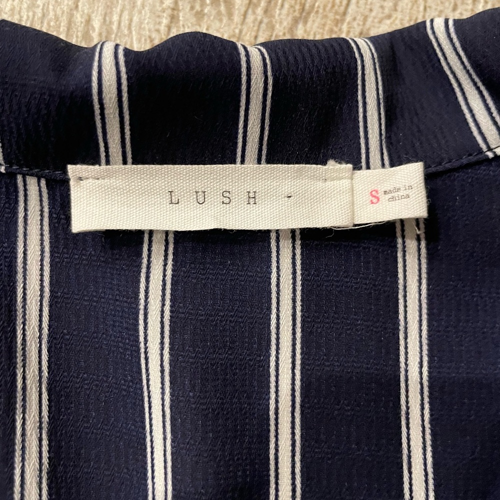 Striped Button Down Crop Top - Picture 4 of 5